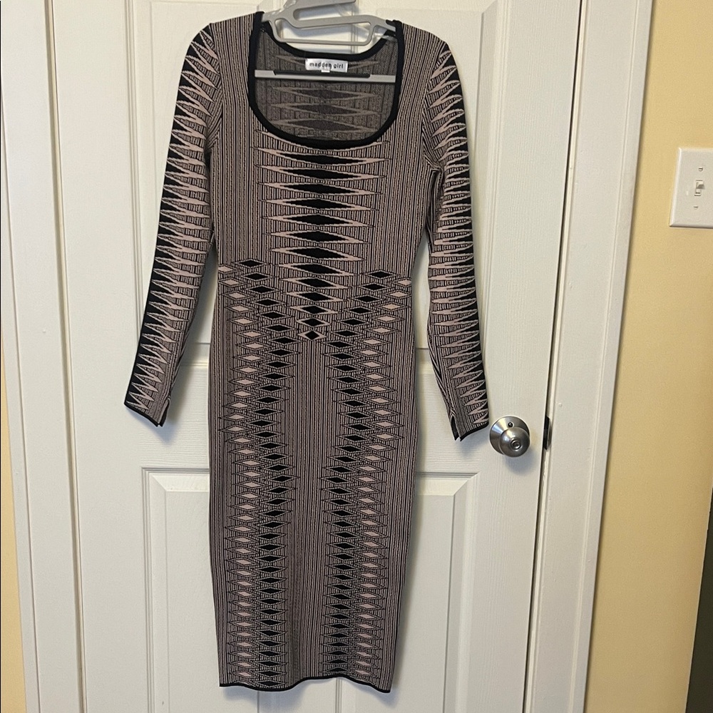 Madden Girl, thin knit sweater Geometric Long Sleeve Dress